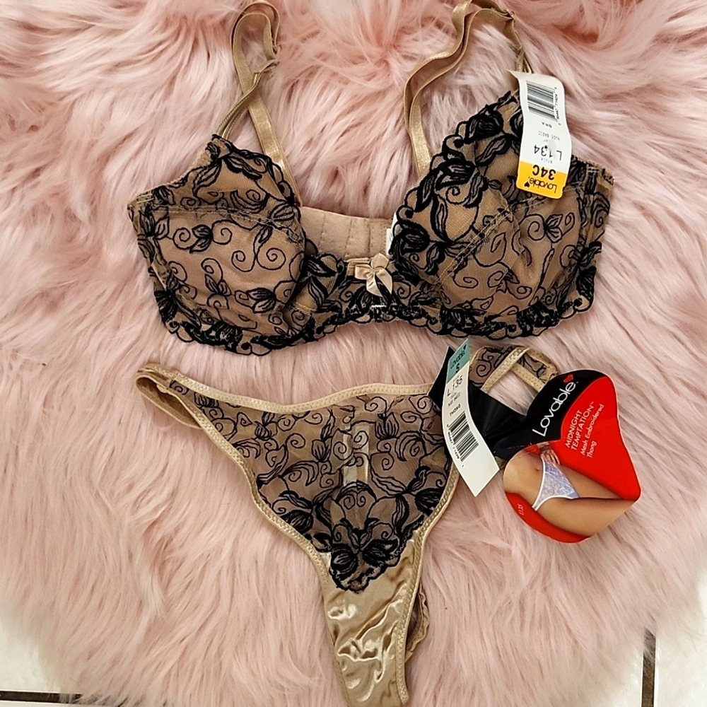BRAND NEW LOVABLE LIGHTLY LINED EMBROIDERED BRA & MATCHING THONG-34C/S